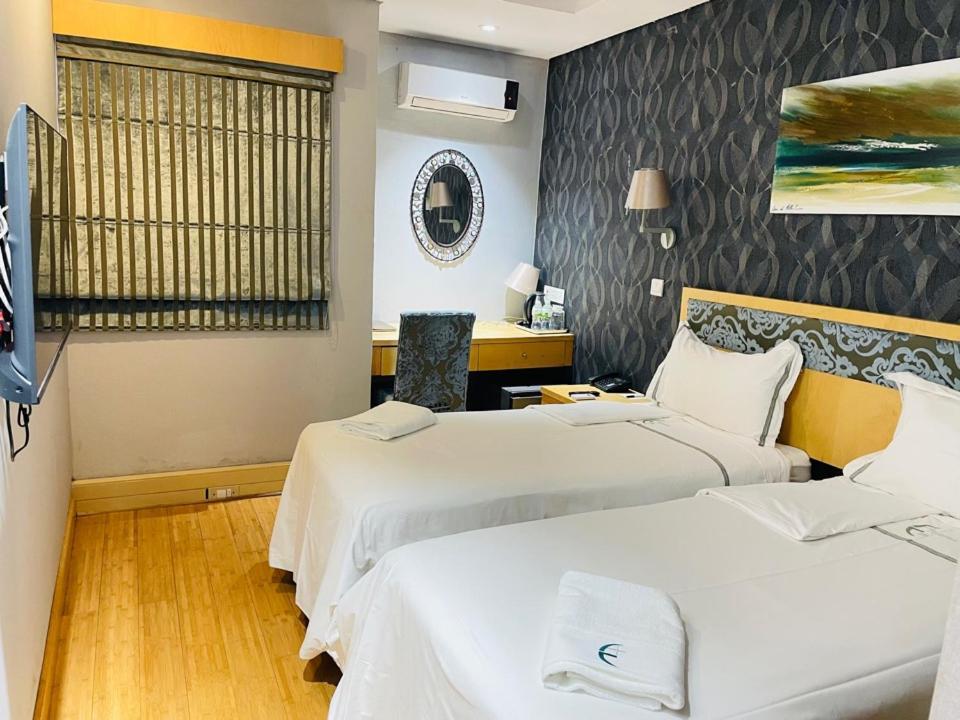 Aquarian Tide Hotel Gaborone Ngoại thất bức ảnh