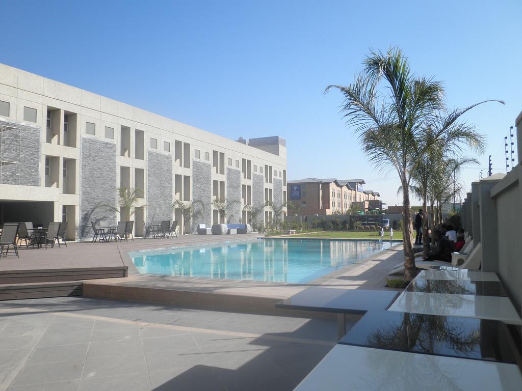 Aquarian Tide Hotel Gaborone Ngoại thất bức ảnh