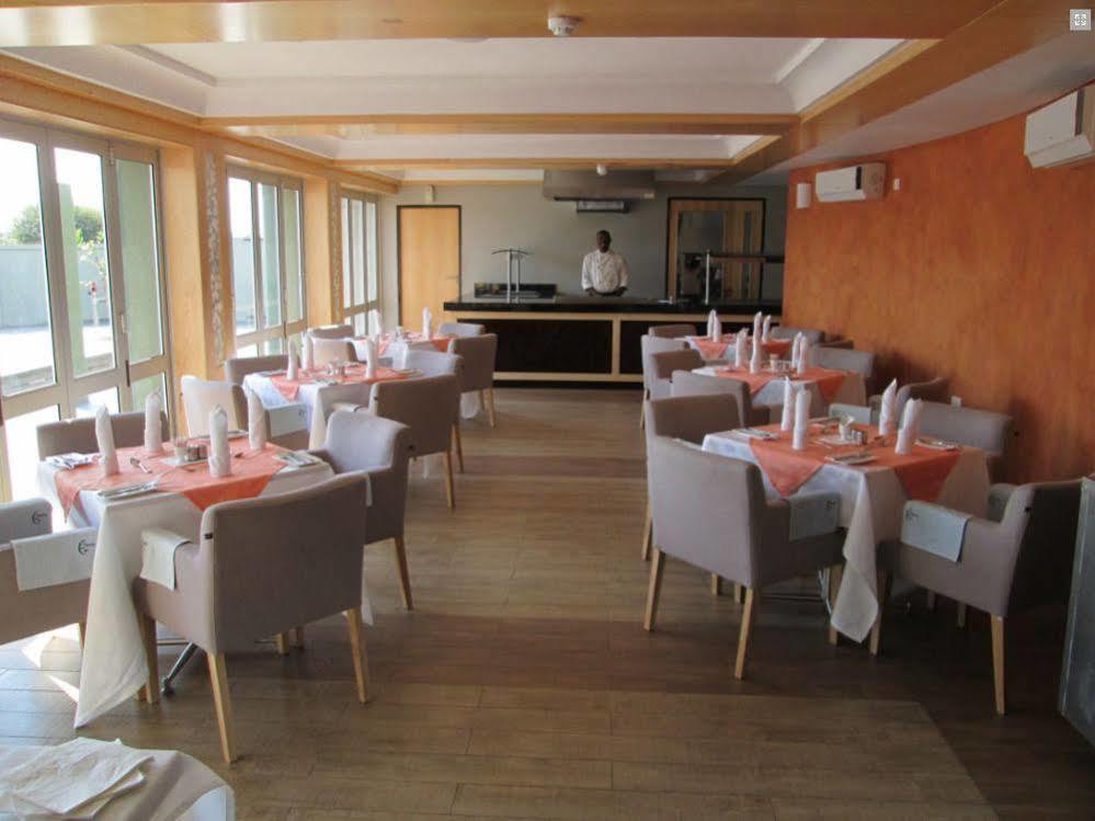 Aquarian Tide Hotel Gaborone Ngoại thất bức ảnh
