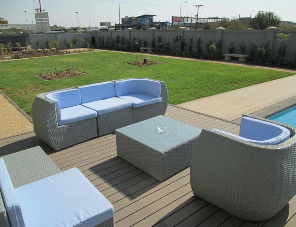 Aquarian Tide Hotel Gaborone Ngoại thất bức ảnh